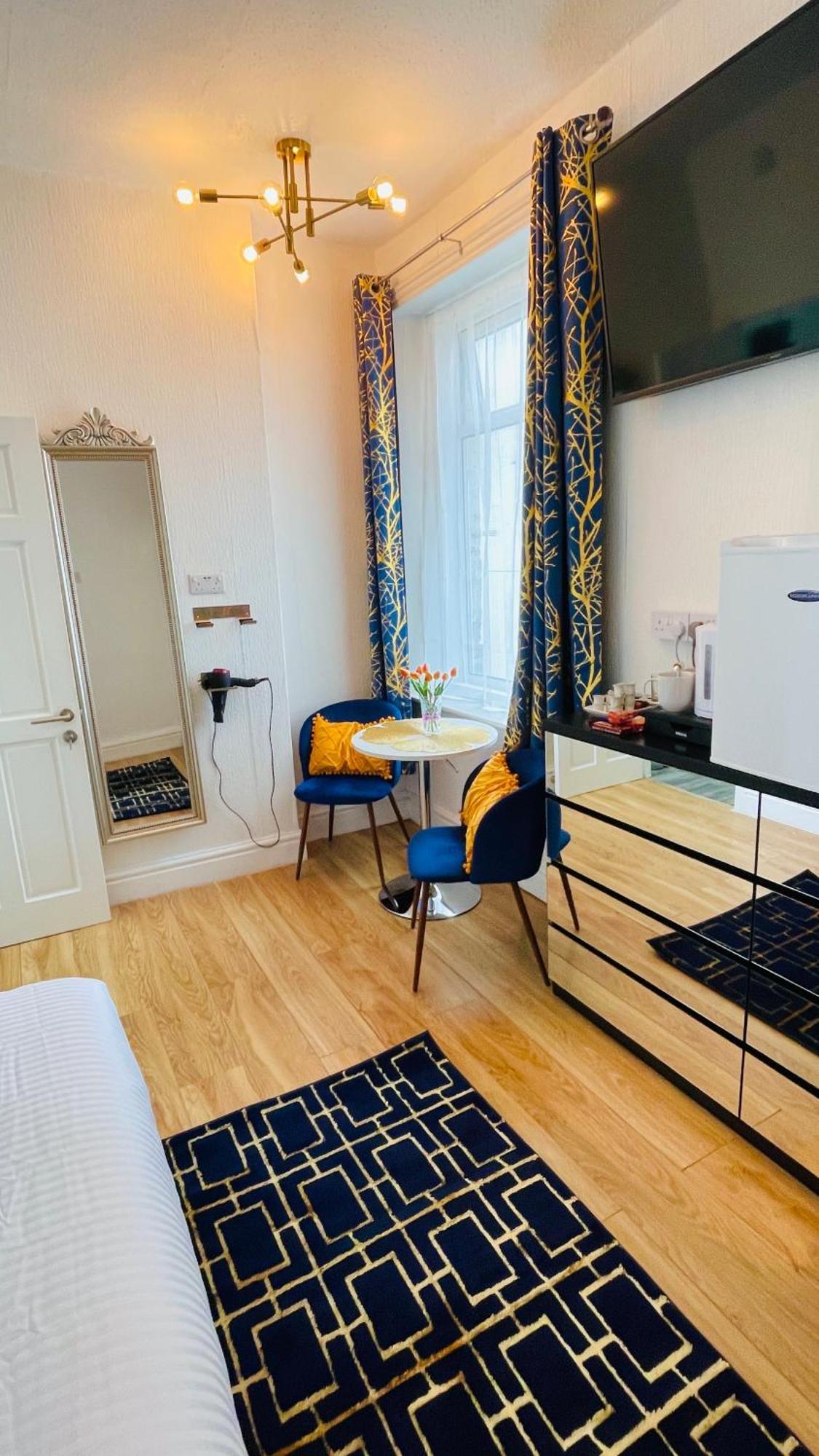 Double Room With Private Bathroom Partial Tower View 16 Havelock Street - 5, Blackpool